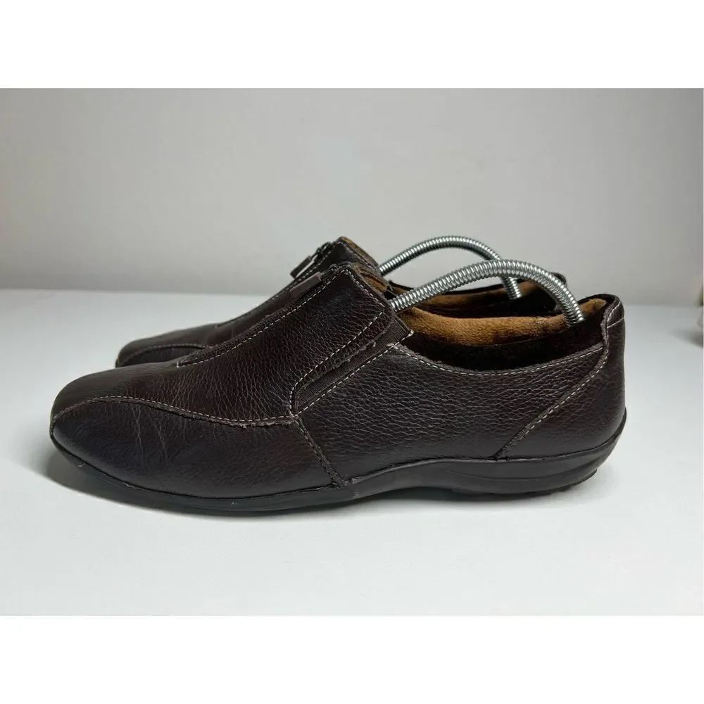 Naturalizer zip front brown Leather loafer shoe
Size 9,5